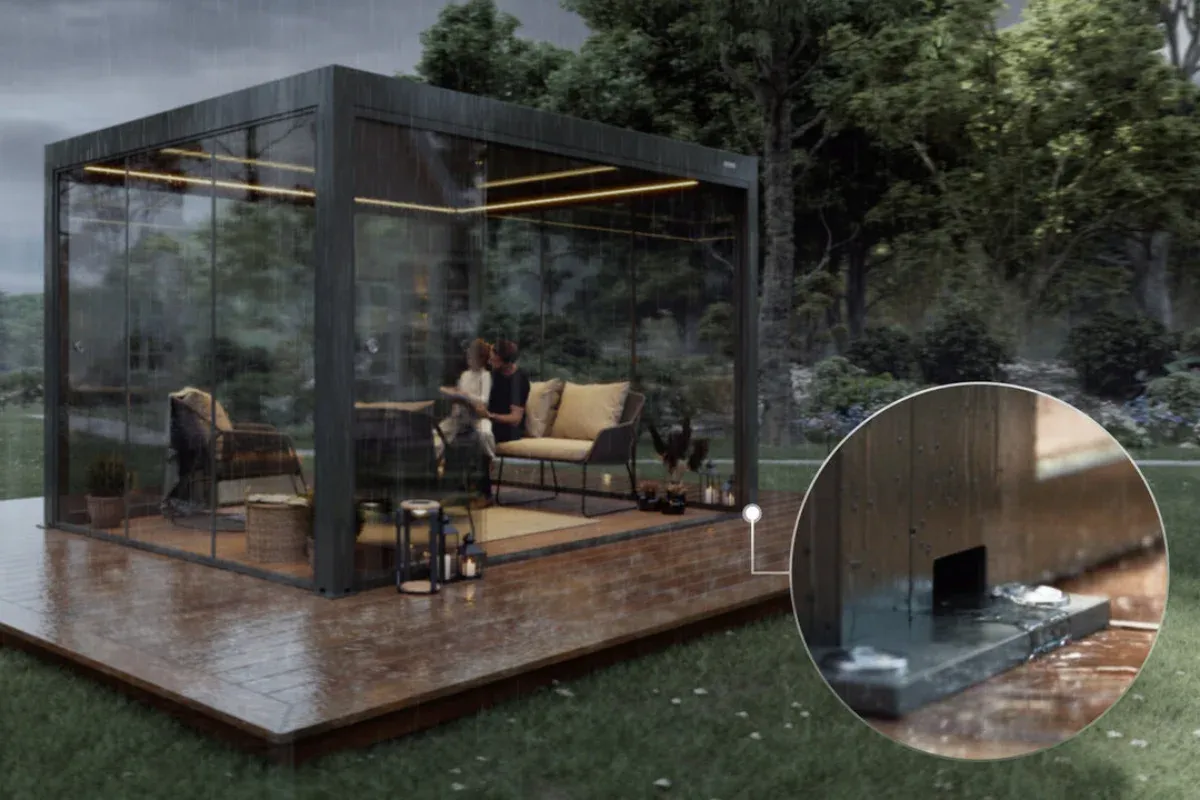 Uždara pergola lietingomis oro sąlygomis, su integruota vandens nutekėjimo sistema, matoma per priartintą detalę.